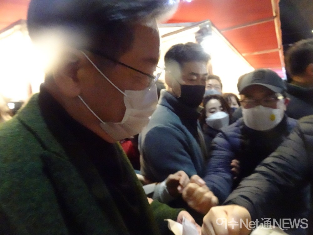 ▲여수 낭만포차거리를 방문한 이재명 후보