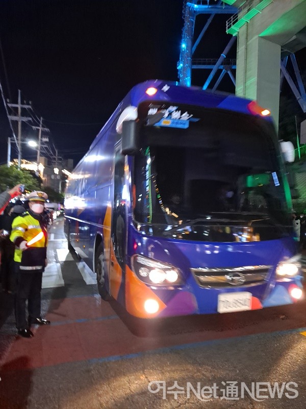 ▲ 매주 타는 민생버스, 매타버스다.ⓒ조찬현