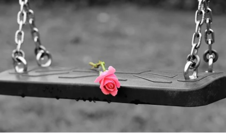 ▲자해하는 아이들을 상담하려면 가족력, 과거이력 등도 고려해야 ⓒ 주경심