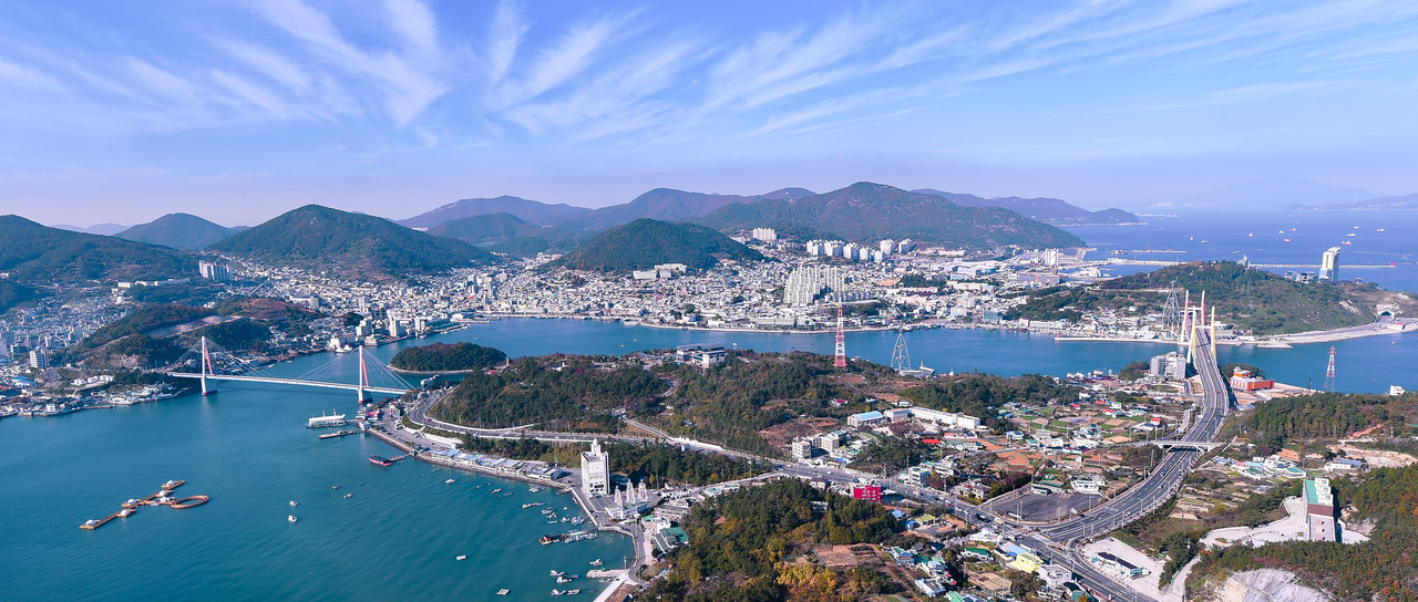 ▲ 푸른 바다가 아름다운 여수시 원도심 전경이다.