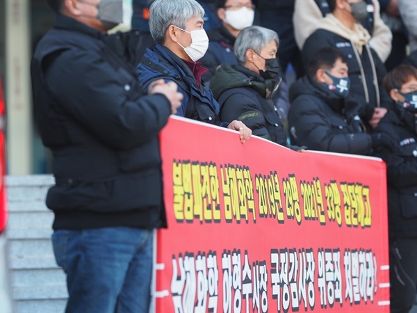 ▲해고 당한 남해화학 사내하청 비정규직 노동자 ⓒ 정병진