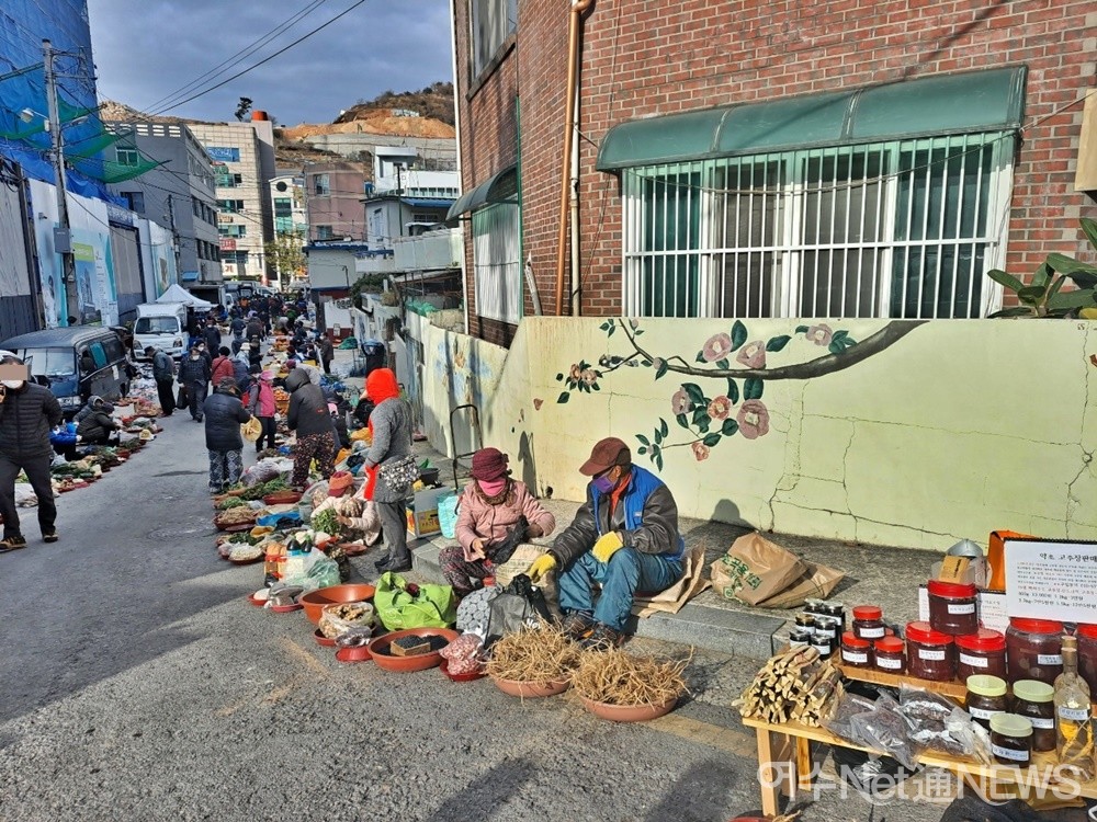 ▲ 4일과 9일에 장이 서는 여수 5일 장날 풍경이다.ⓒ조찬현