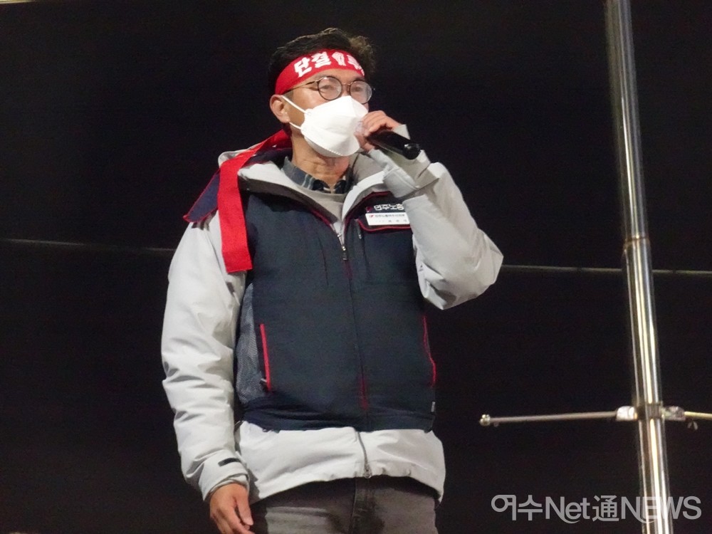 ▲민주노총 최관식 여수시지부장이 해고 노동자 전원원직복직을 주장했다 ⓒ전시은