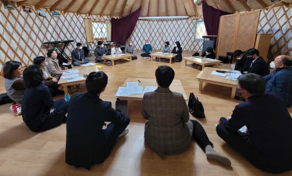 ▲대안교육기관 관계자들이 각각 운영 중인 교육과정을 공유하고 있다.