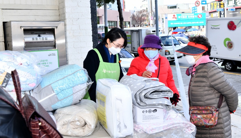 ▲ 여수시의원이 바자회 추진위원으로 참석했다