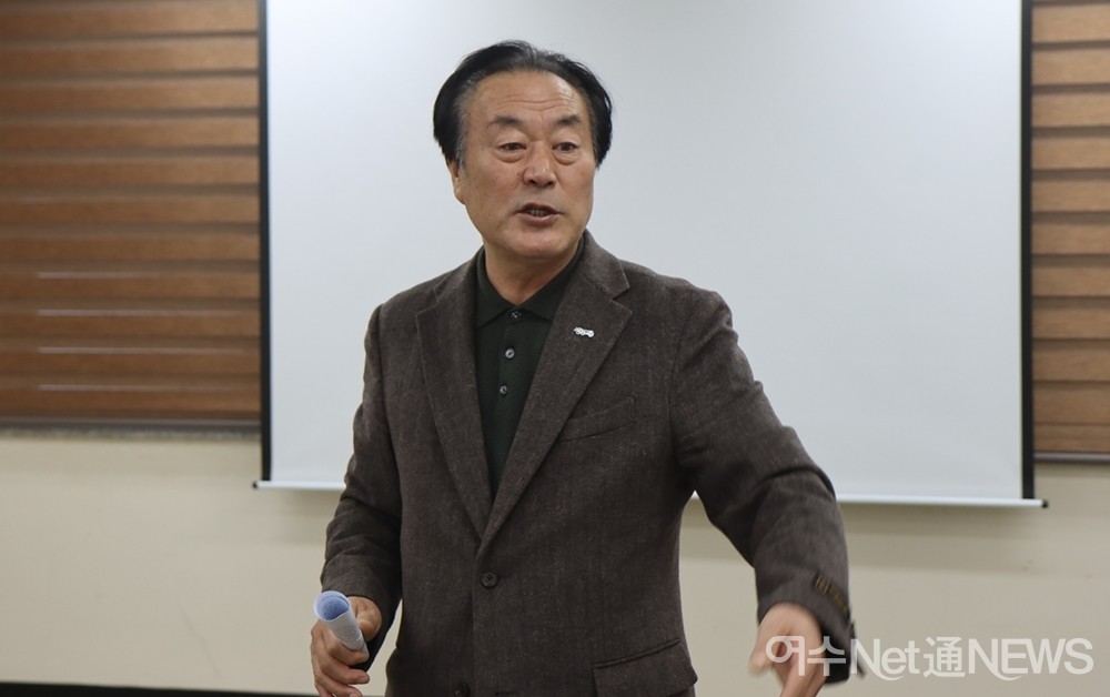 ▲전라좌수영성 복원사업 추진위원회에서 상임 대표로 추대된 강용명 대표가 인사말을 하고 있다 ⓒ오문수