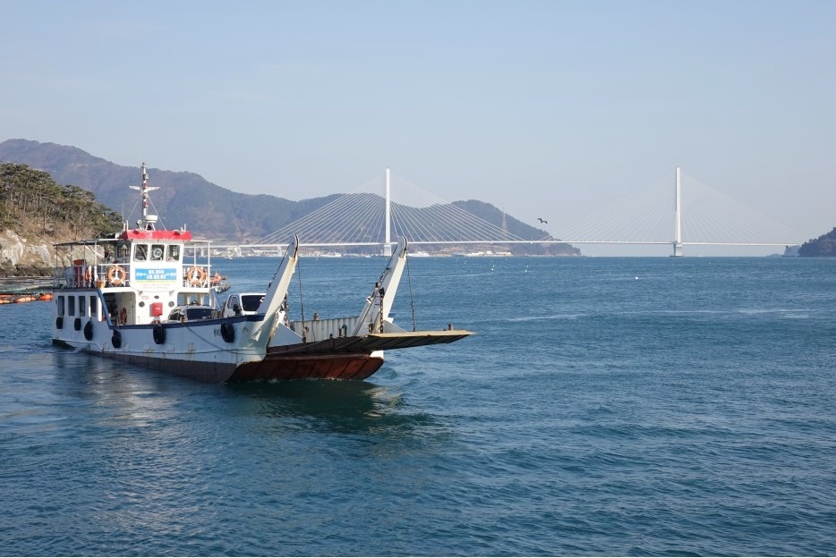 ▲ 돌산(송도)~화정(월호)~남면(횡간)구간을 운행하는 한려 3호