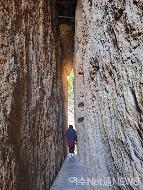 ▲ 향일암 해탈문이다. 자연이 빚어낸 걸작이다.ⓒ조찬현