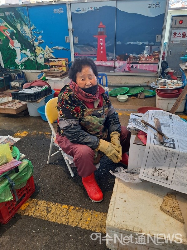 ▲새해 소망을 묻자 이순자 할머니는 “돈 잘 벌고 건강했으면 좋겠다”라며 “가족이 화목하고 건강했으면”하는 바람도 이야기했다. ⓒ조찬현