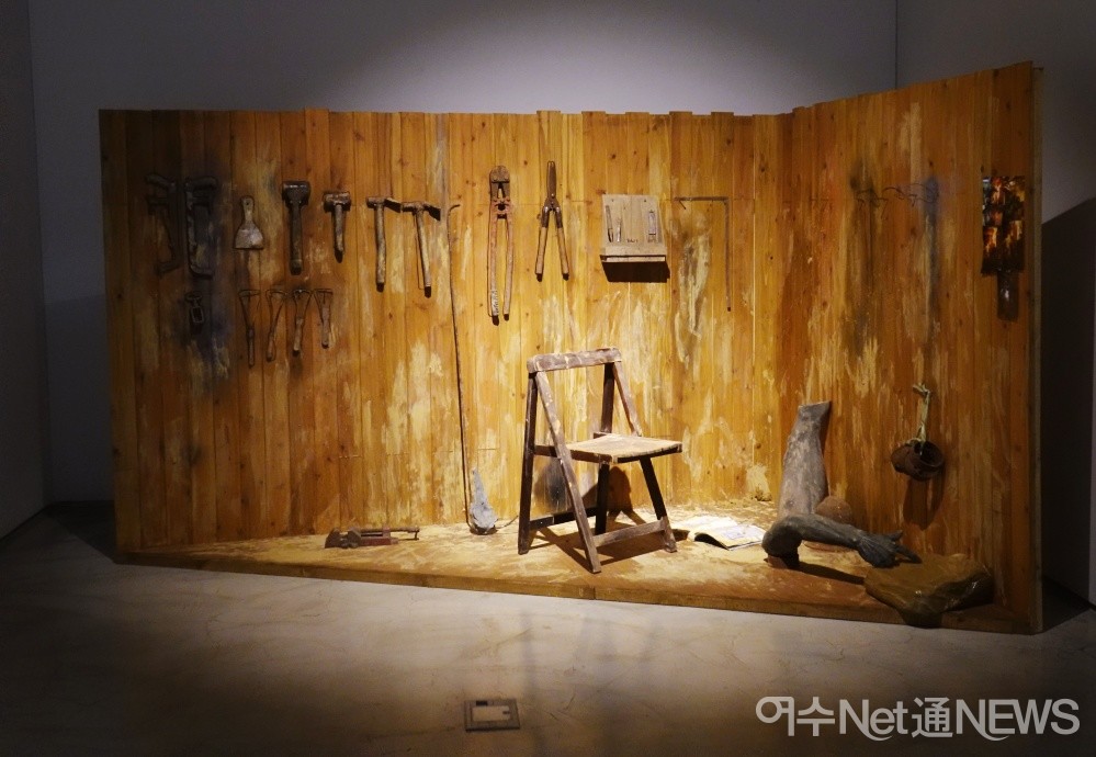 ▲ 작가가 생전에 활용한 공방을 그대로 모방했다 ⓒ전시은