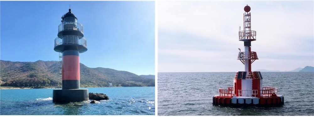 ▲남해군 신전리 원천항 서쪽해상 앵강등표(왼)와 여수해만중앙A호 등부표