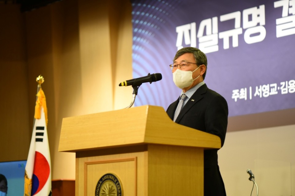 ▲ 국회도서관 대강당에서 열린 토론회에서 진실화해위원회 정근식 위원장이 발언하고 있다