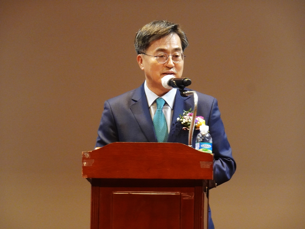 ▲새로운물결당 전라남도당 창당식에서 김동연 대선후보가 인사말을 하고 있다