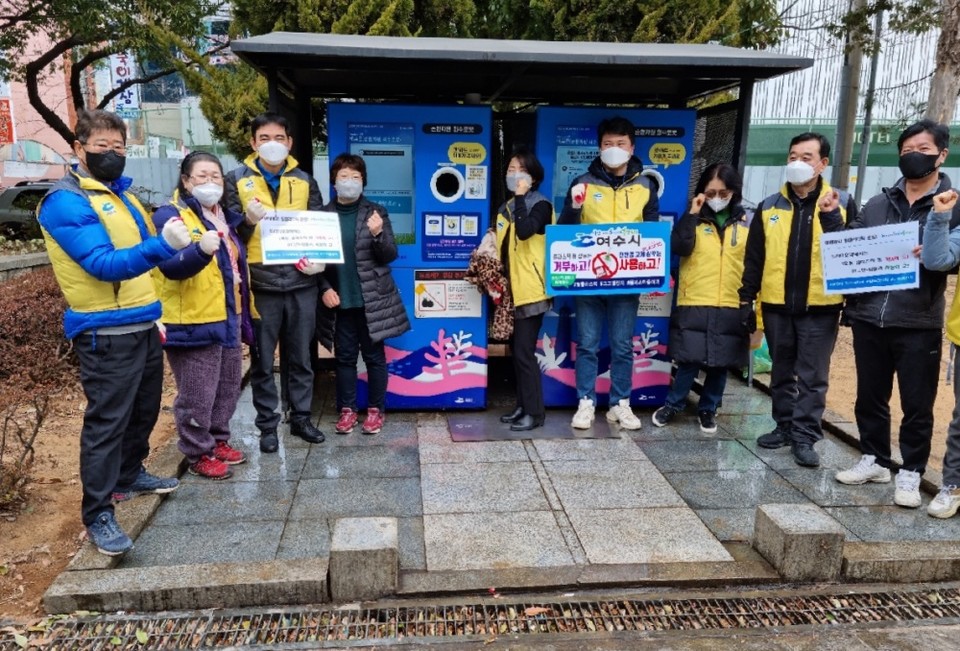 ▲여수시청 나눔누리 봉사단 ‘졸탁동시’ 시청 공무원과 경찰, 일반인으로 구성됐다.