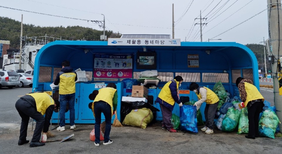 ▲2012년부터 농촌일손 돕기, 재활용품 분리, 청결활동 등 봉사를 이어오고 있다.