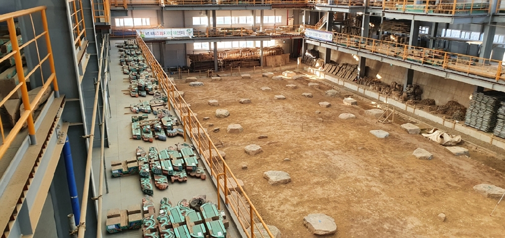 ▲초석 설치가 완료된 ‘진남관 보수정비사업’ 현장