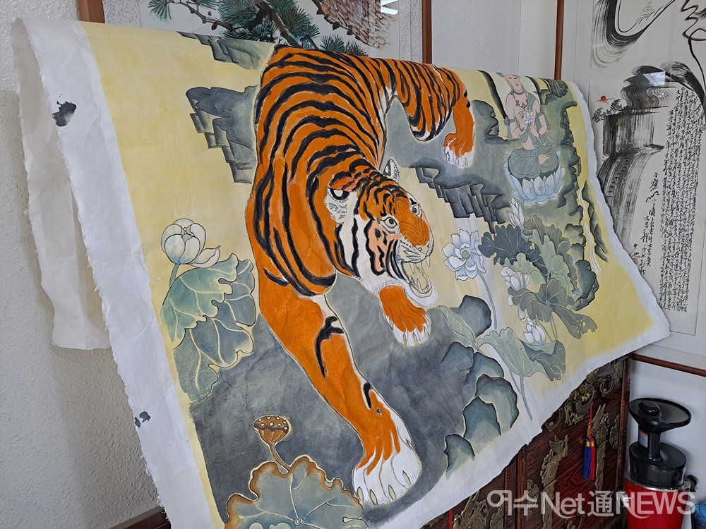 ▲허 화백은 자신의 작품을 통해서 많은 이들이 동물을 사랑하고 존중하는 그런 마음을 가졌으면 좋겠다는 마음을 담는다고 했다.  ⓒ조찬현