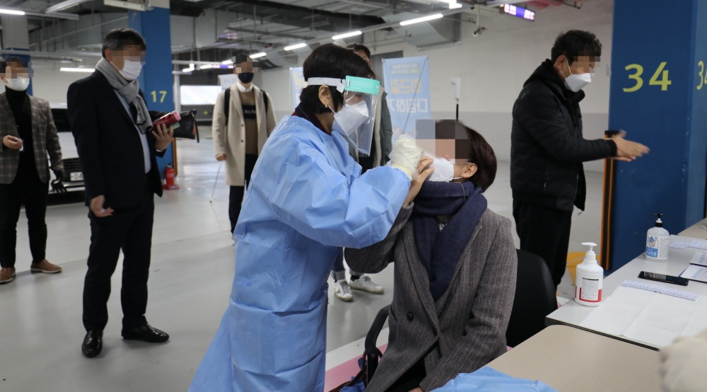 ▲신속항원검사 현장 모습