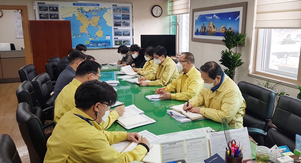 ▲6일 오후 2시 박현식 여수시부시장 주재로 코로나19 대응을 위한 긴급 관계부서 회의가 열렸다. ⓒ여수시