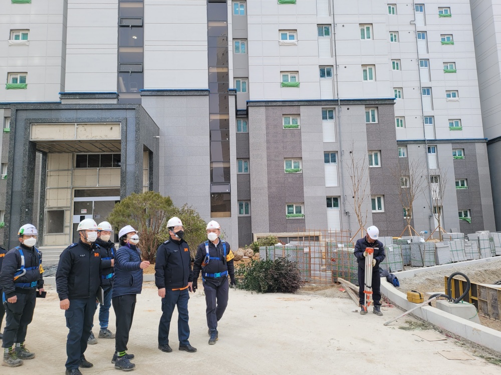 ▲웅천부영아파트 8,9차 현장지도 점검 모습