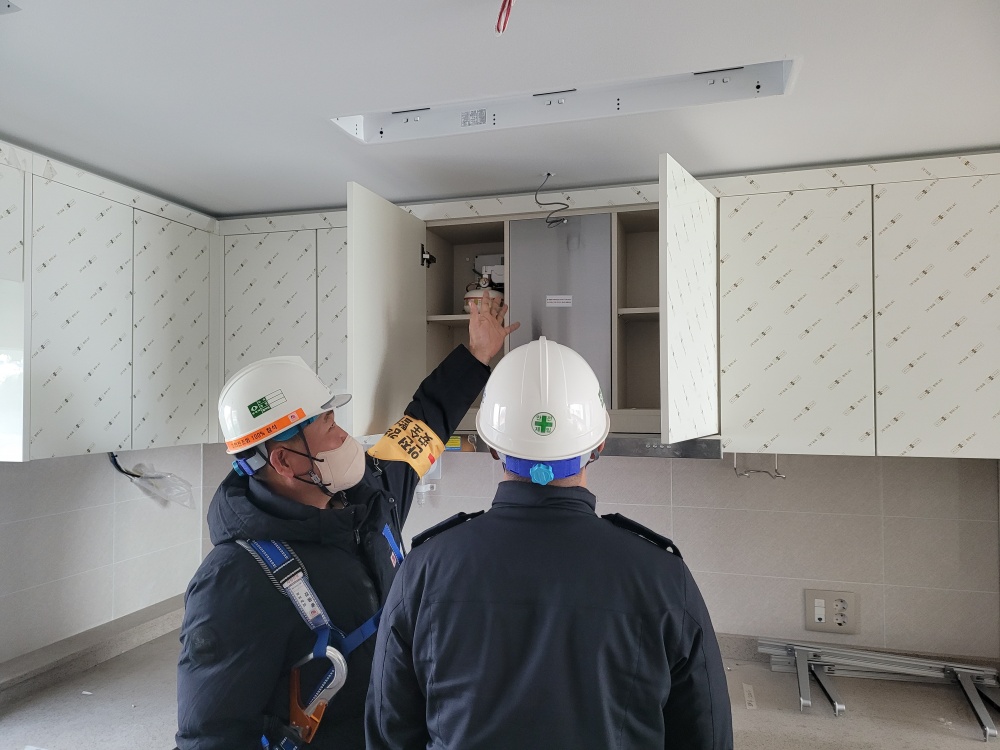 ▲웅천부영아파트 8,9차 현장지도 점검 모습