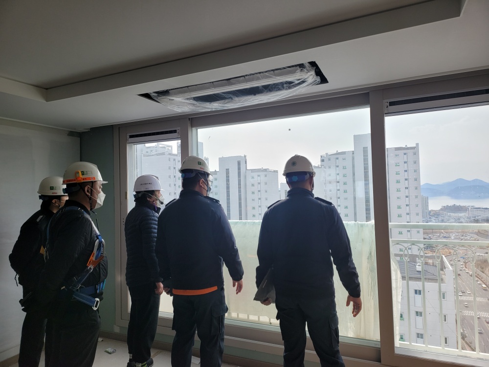 ▲웅천부영아파트 8,9차 현장지도 점검 모습