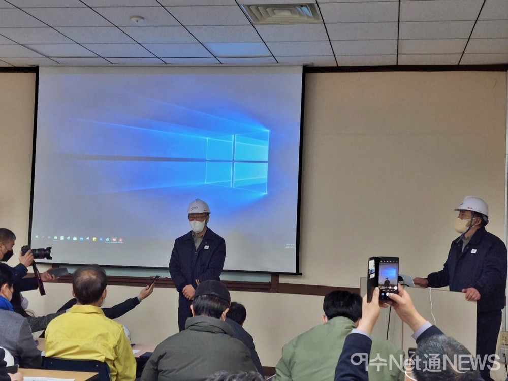 ▲ 여천NCC 제3공장에서 노대용 제조 총괄공장장이 사망 사고 발생에 대한 사과 및 설명을 하고 있다. ⓒ곽준호