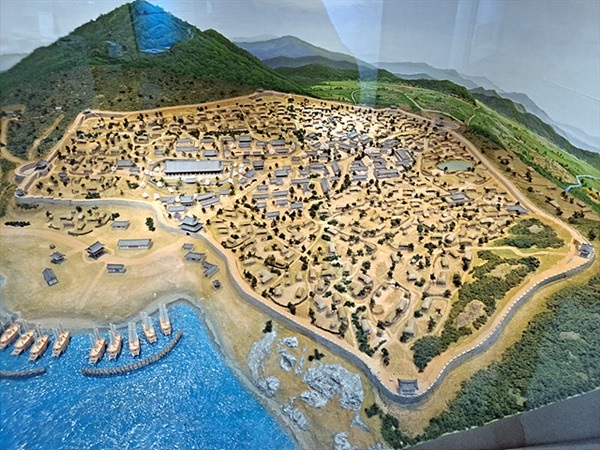 ▲진남관 임란유물전시관에 디오라마로 재현한 여수좌수영성 모습   ⓒ오문수