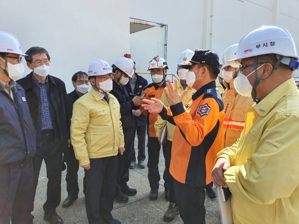 ▲여천NCC 폭발현장을 찾은 권 시장