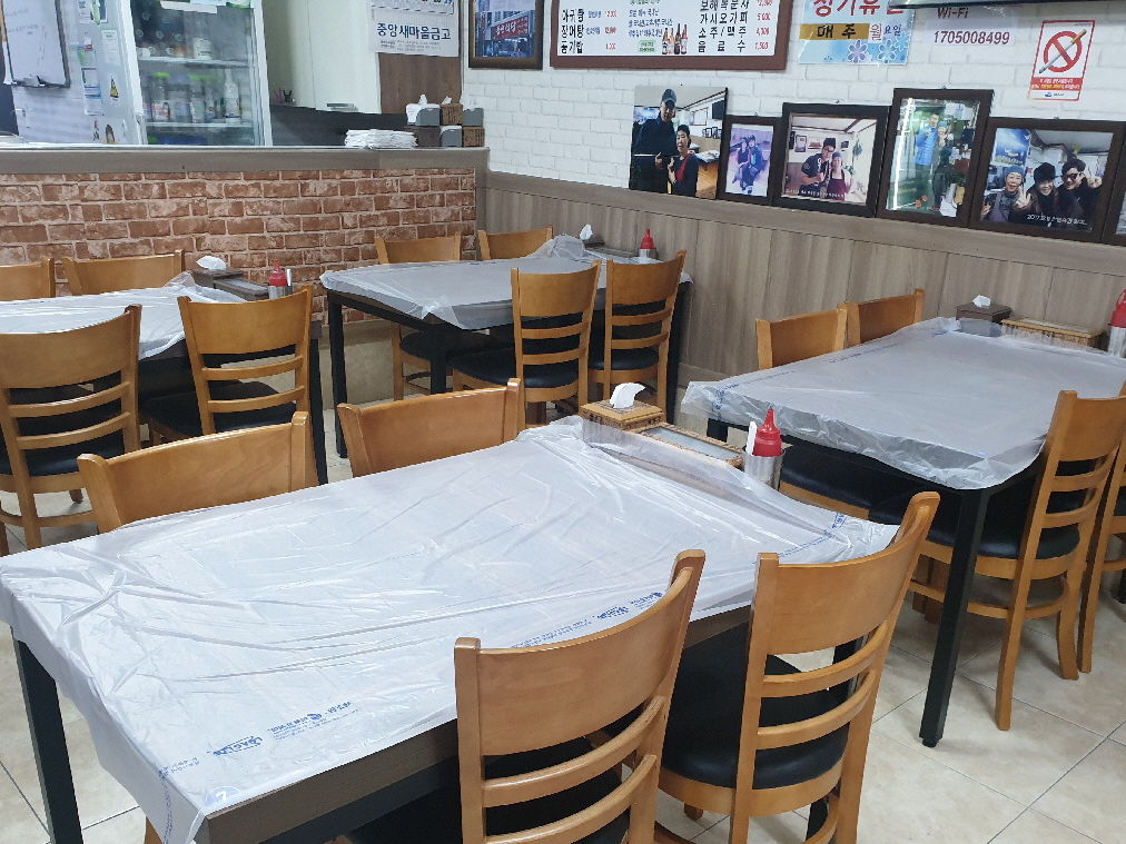 여수시가 2022년 ‘섬섬여수 입식테이블 교체 지원사업’ 대상자를 모집한다. 최대 200만원까지 입식테이블 교체비용의 50%를 지원받을 수 있다. 