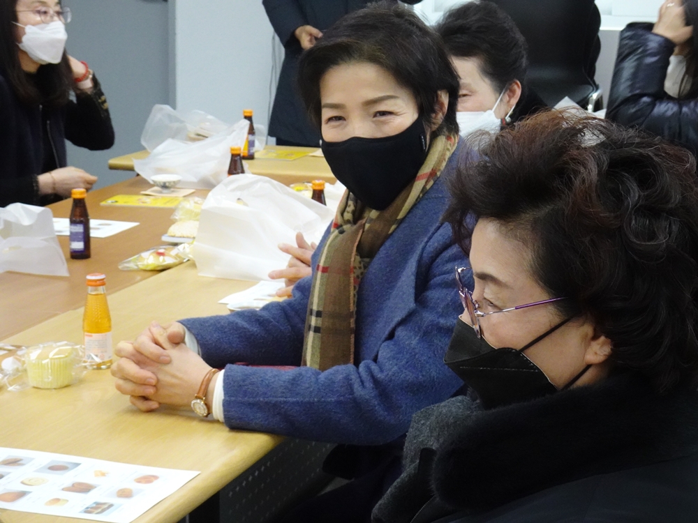 ▲주미경 새로운물결당 조직특보가 일하는 어르신들에게 인센티브를 주어야 한다고 말했다