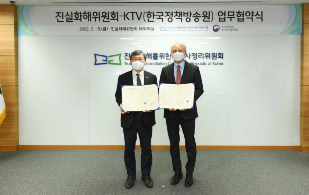 ▲업무협약 후 기념사진을 찍고 있다