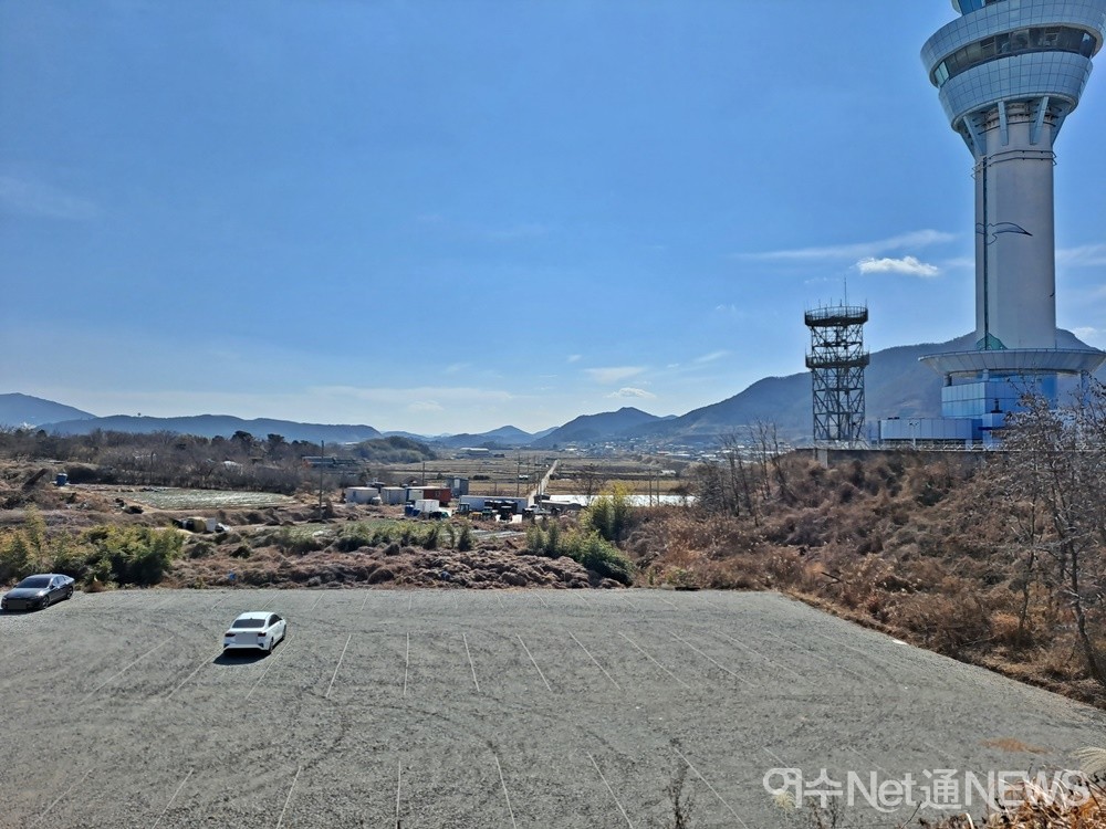 ▲ 공항 관계자는 1·2주차장 만차 시 제3주차장으로 방문 차량을 안내한다고 하지만, 사실상 안내자도 없고 3주차장의 존재 여부를 모르는 시민이 많아 이용률은 떨어집니다.ⓒ조찬현