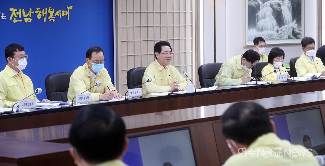전남도청 서재필실에서 가진 실국장 정책회의 광경. (자료사진)