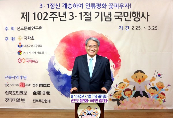 ▲ 국민인성 강의'를 하고 있는 박용규 박사