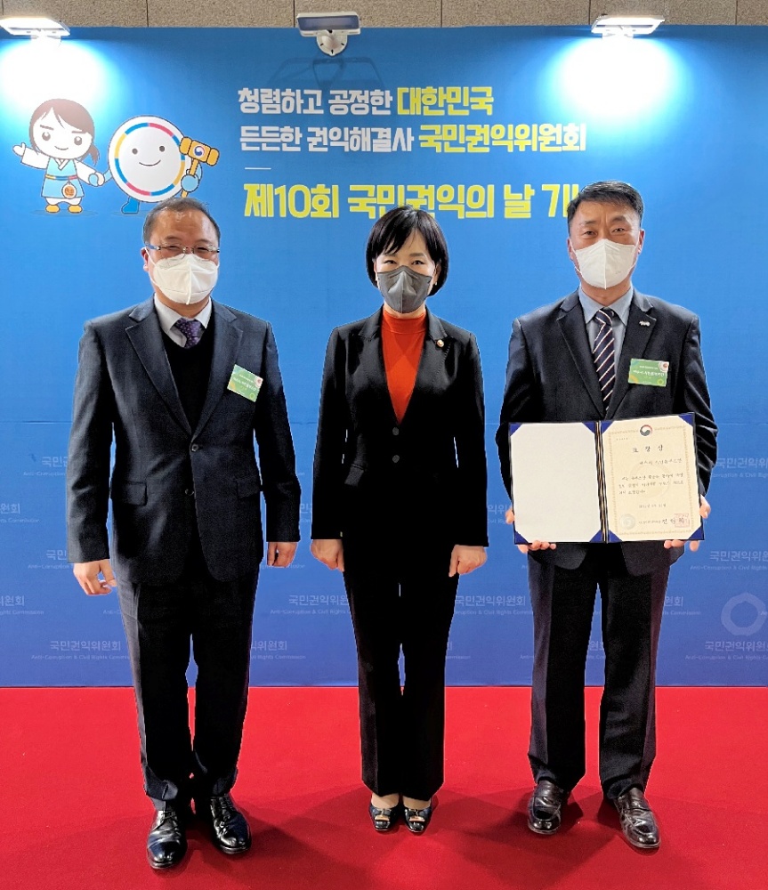 ▲여수시가 제10회 국민권익의 날 기념식에서 ‘시민옴부즈만 우수기관’으로 선정돼 기관표창을 받았다