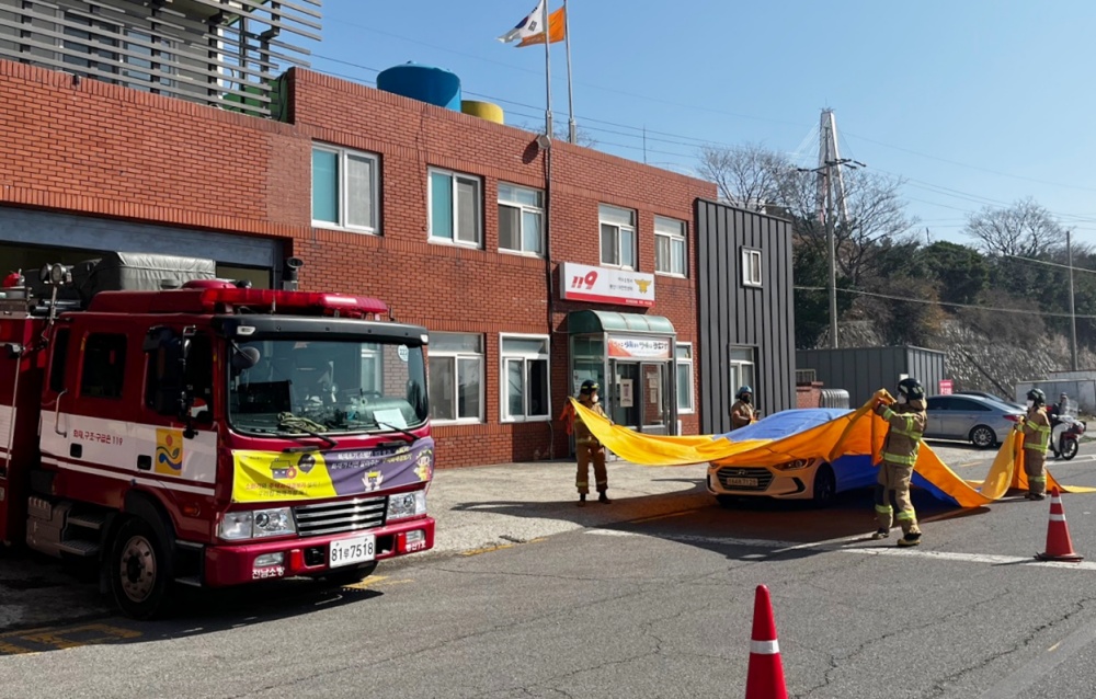 ▲여수소방서 봉산119안전센터 전기차 화재대응 훈련 모습