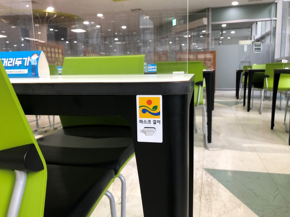 ▲마스크 걸이가 부착된 전남도 지정 안심식당