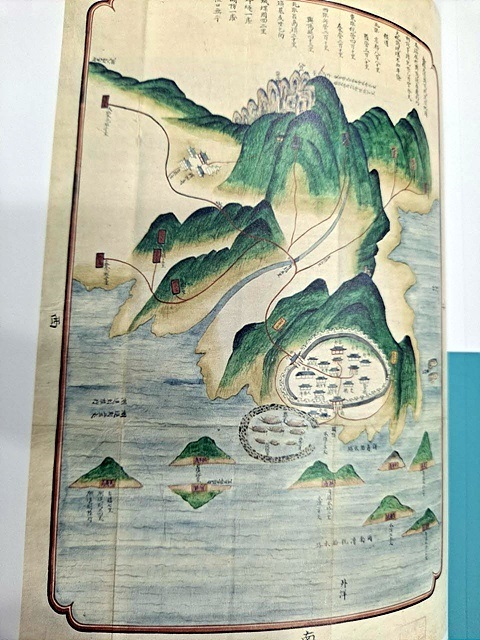 ▲고지도인  모습으로 사도진 안에 여러 시설물이 있었지만 거의 사라지고 없다. ⓒ오문수