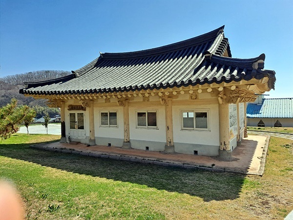 ▲사도진에 있던 객사가 뜯겨 점암면 사무소로 옮겨졌다가 현재 발포유물전시관으로 사용되고 있다. ⓒ오문수