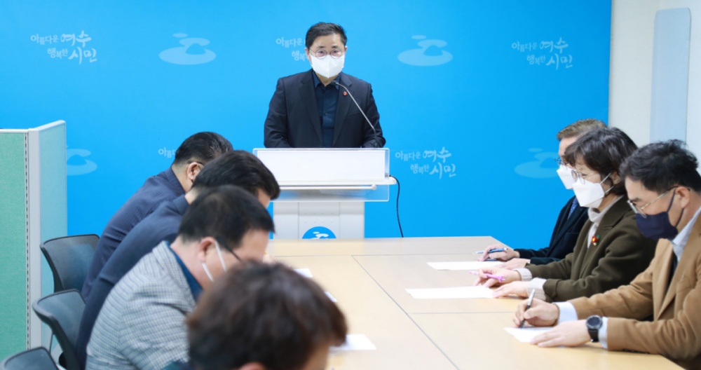 ▲지난 3일 여수세계박람회장 미래 공론화 추진위원회 김경호 위원장이 기자회견을 하고 있다.