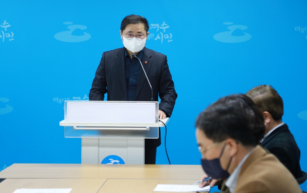 ▲여수세계박람회장 미래 공론화 추진위원회 김경호 위원장이 기자회견을 하고 있다.