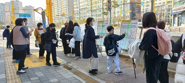 ▲ 선도문화연구원 전남지부에서 퀴즈존을 운영하고 있다.