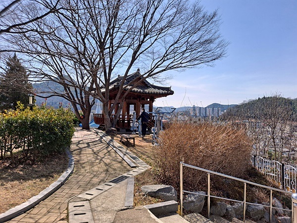 ▲ 읍성터 자리에 있는 옥하공원에 오르면 고흥 시가지가 내려다 보인다  ⓒ오문수