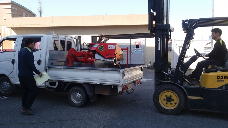 농번기 농촌 일손 부족 해소와 적기 영농 지원을 위해 농기계 임대사업을 운영한다.