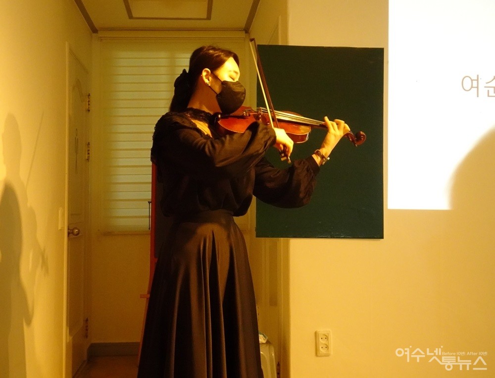 ▲박해수 바이올리니스트가 피아졸라의 곡 ‘오블리비언(망막)’을 연주하고 있다.
