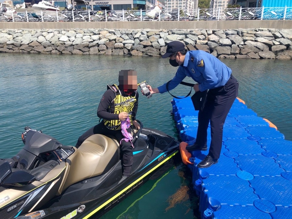 ▲수상레저활동자 음주단속 모습