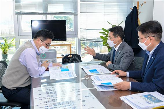 ▲ 권오봉 여수시장이 4일 기획재정부를 방문해 내년도 지역 현안사업 국비 확에 나섰다. 