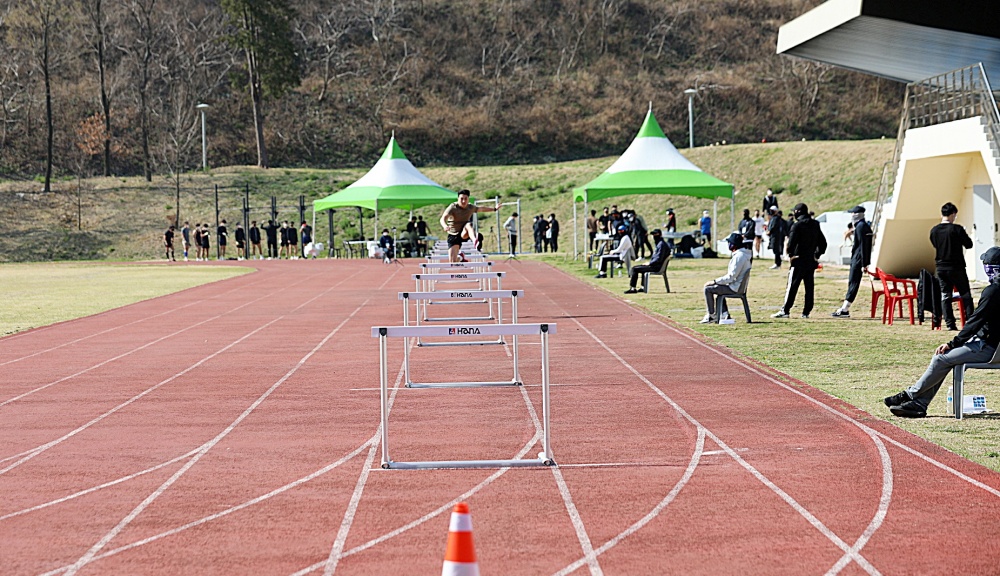 ▲ 왕복달리기(100m 허들) 종목 시험 모습