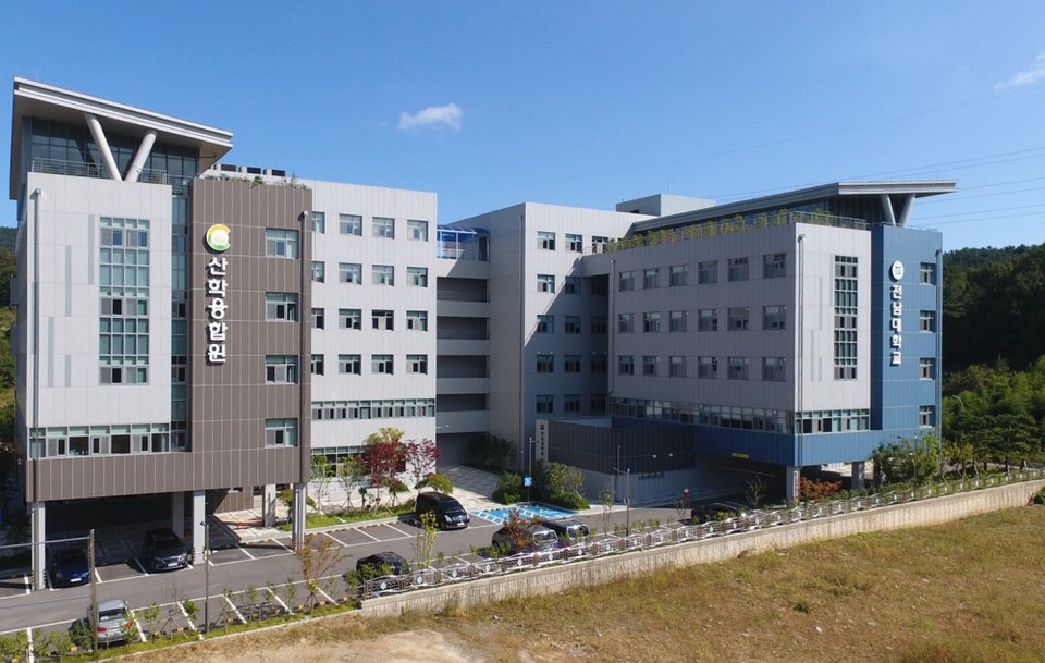 ▲ (사)전남여수산학융합원이 ‘AI융합형 산업현장기술인력 혁신역량 강화사업’공모에서 제조부문 철강, 화학분야 수행기관으로 선정됐다.